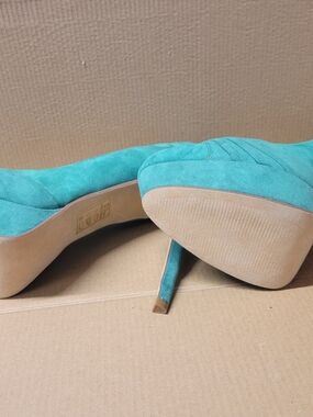 Shoe Dazzle Teal Suede Platform Pumps